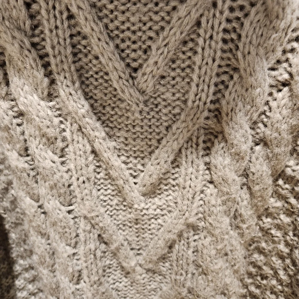 Jun & Ivy Francescas Turtleneck Cable Knit Chunky Sweater - Picture 2 of 8